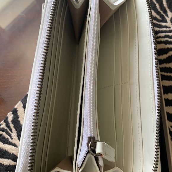 Designer Burberry Wallet, pre-owned used a few times, in very good condition. - Picture 7 of 16